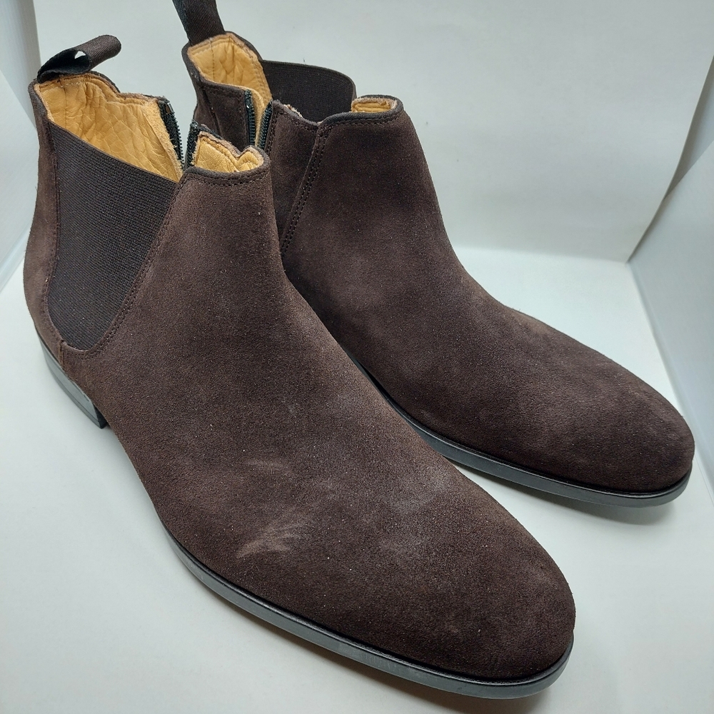 Saks Fifth Ave Men's  8 Suede Boots New ** Authentic**